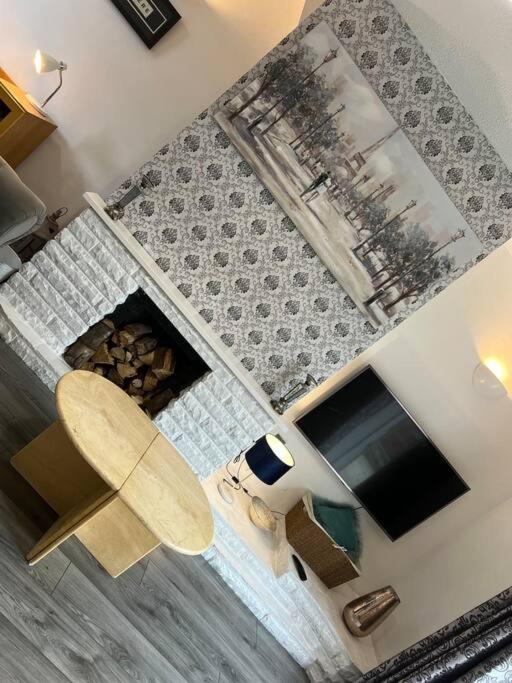 Treetops - Sleeps 8 Entire House Private Parking Close To Town Centre And Stadium ويجان المظهر الخارجي الصورة