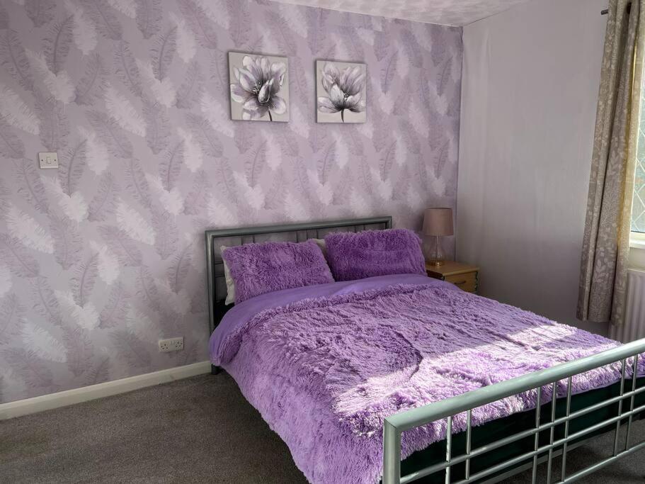 Treetops - Sleeps 8 Entire House Private Parking Close To Town Centre And Stadium ويجان المظهر الخارجي الصورة